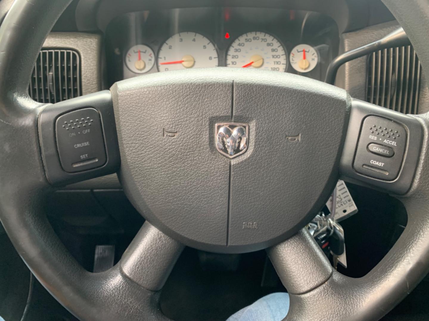 2004 White /Black Dodge Ram 1500 Laramie 2WD (1D7HA16N44J) with an 4.7L V8 SOHC 16V engine, Automatic transmission, located at 1830 North Belt Line Road, Irving, TX, 75061, (469) 524-0199, 32.834373, -96.993584 - Photo#9